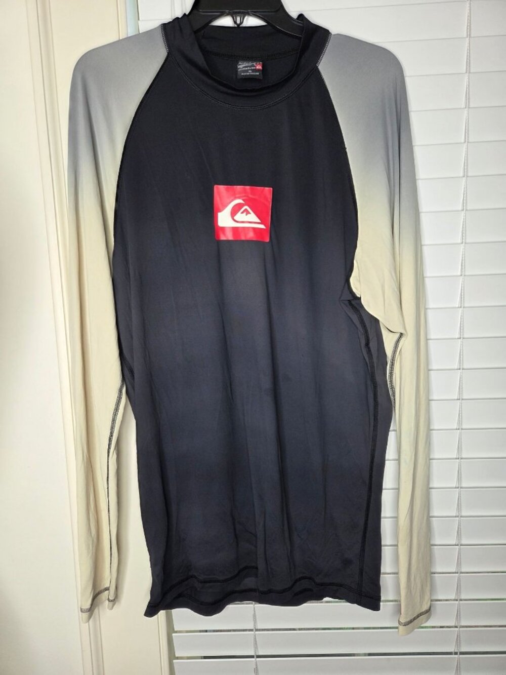 Quiksilver Mens LS Rash Guard Shirt Black & Beige XL Nylon Blend Surf Swim Beach